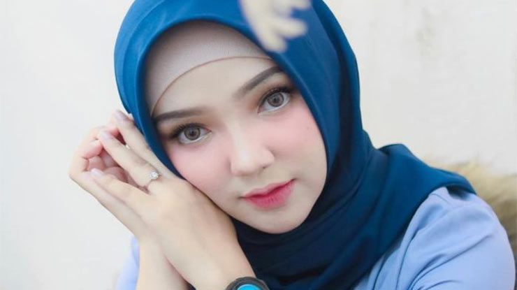 Jilbab Biru Dongker