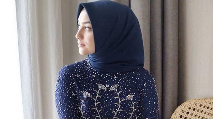 Baju Biru Tua Jilbab Warna Serupa 1